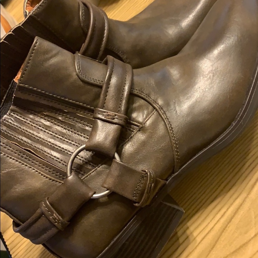 Spirit short boot. semi-new, only wear them once
